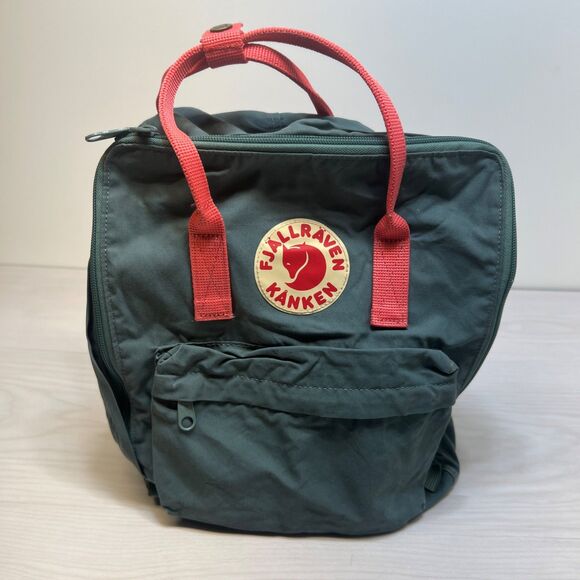 Fjallraven Kanken for Outdoor Backpack Green color Water Resistant with Zipper - Picture 1 of 12